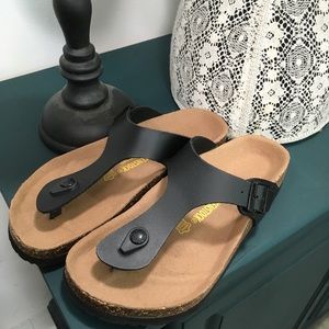 Birkenstock’s Gizeh Birk-Flor